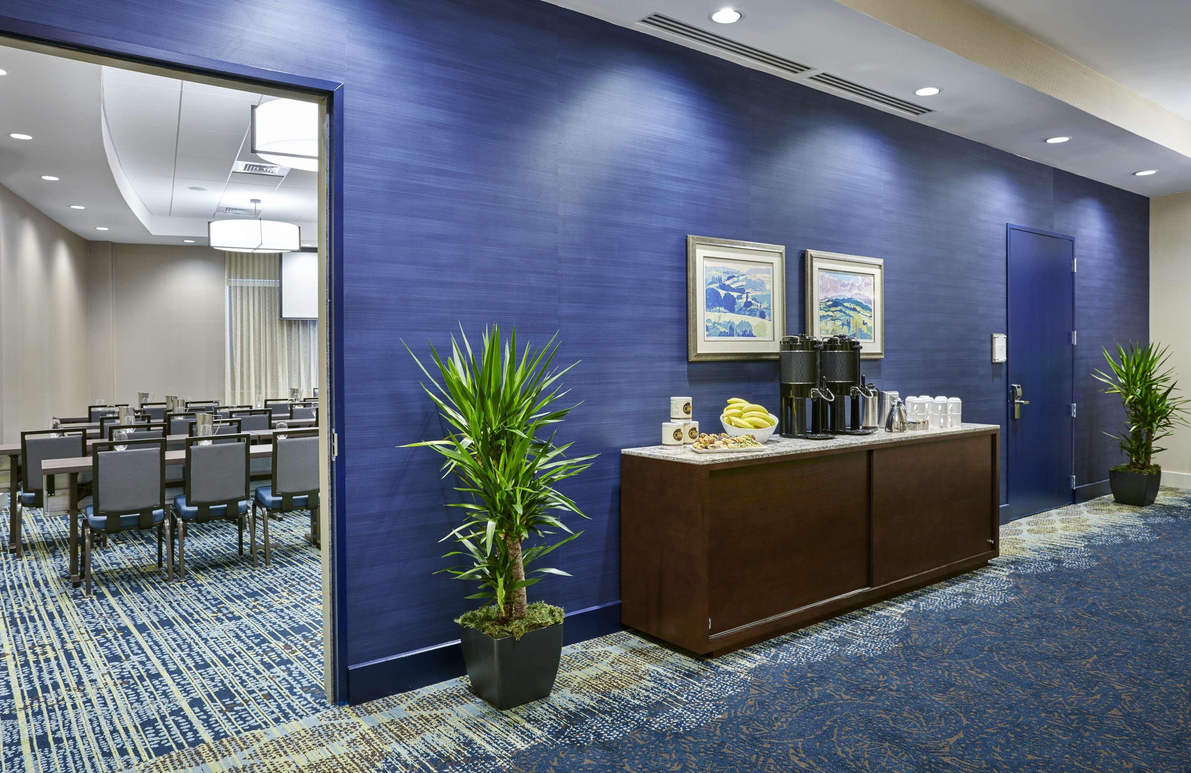 Отель Doubletree By Hilton Charlotte Uptown Экстерьер фото
