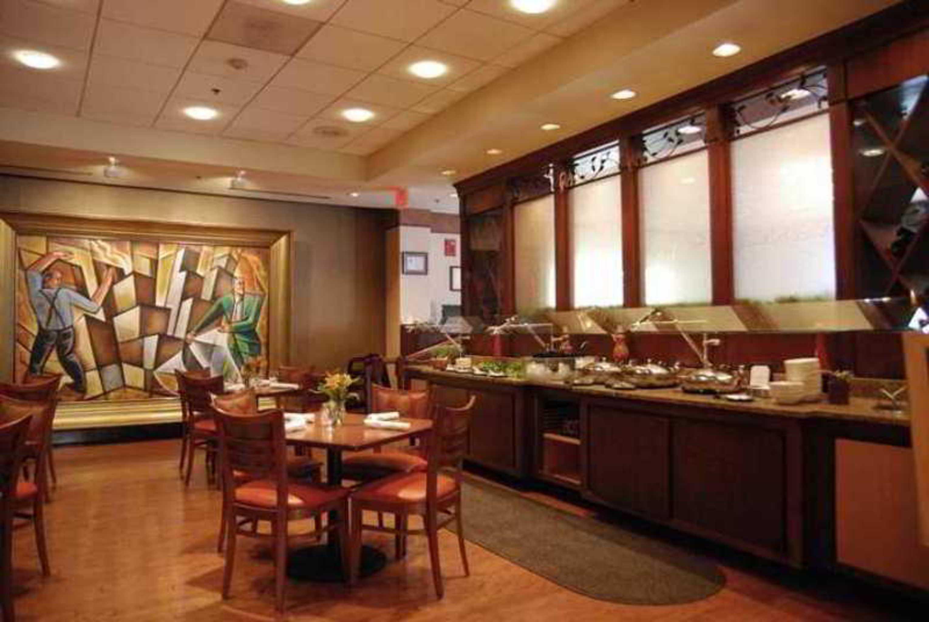 Отель Doubletree By Hilton Charlotte Uptown Ресторан фото