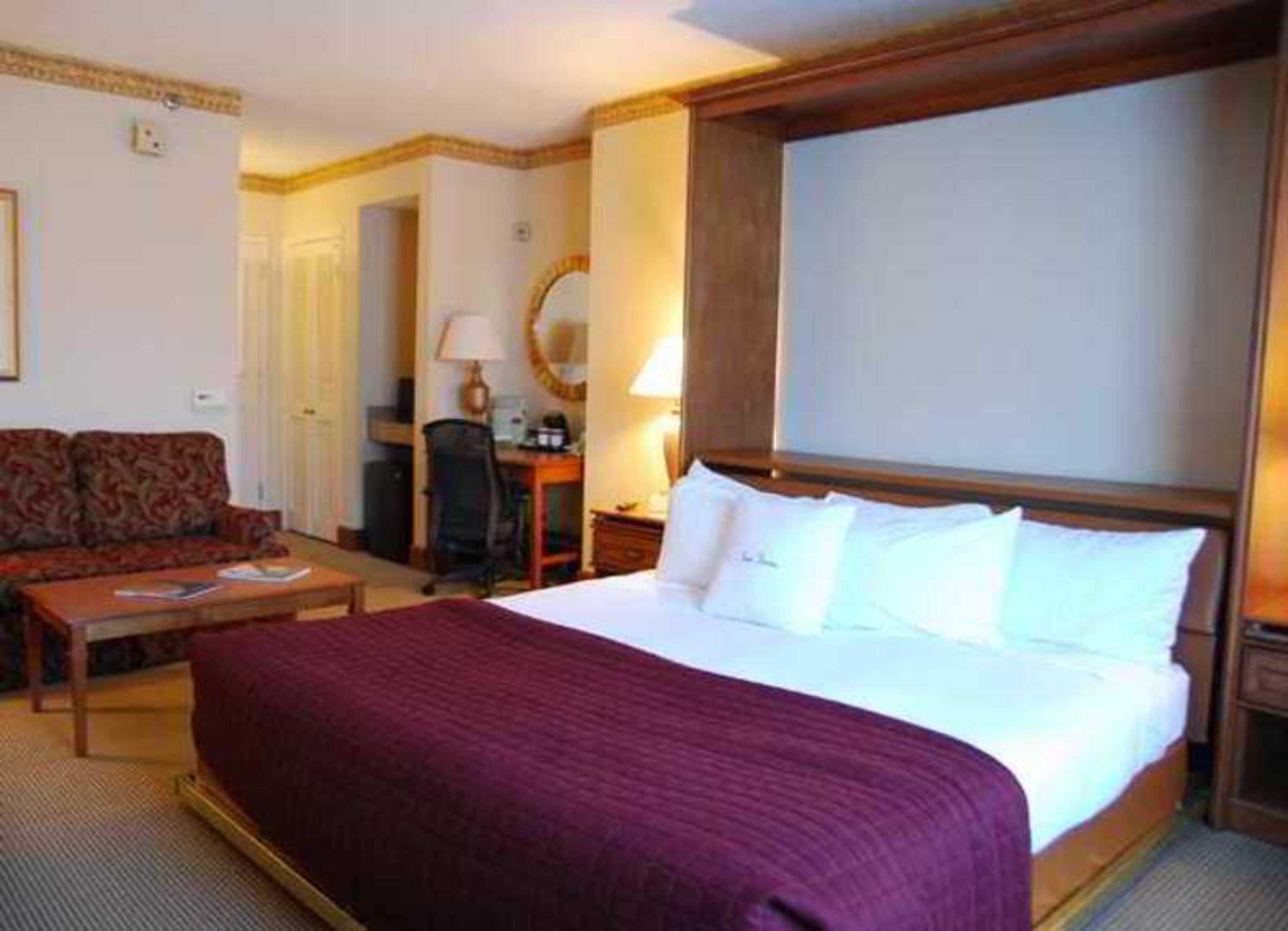 Отель Doubletree By Hilton Charlotte Uptown Номер фото