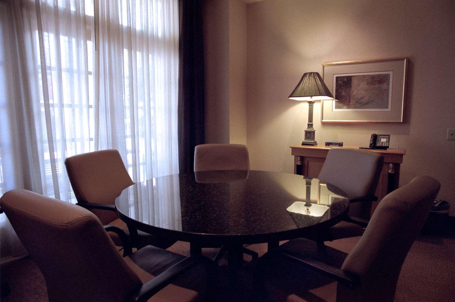 Отель Doubletree By Hilton Charlotte Uptown Экстерьер фото