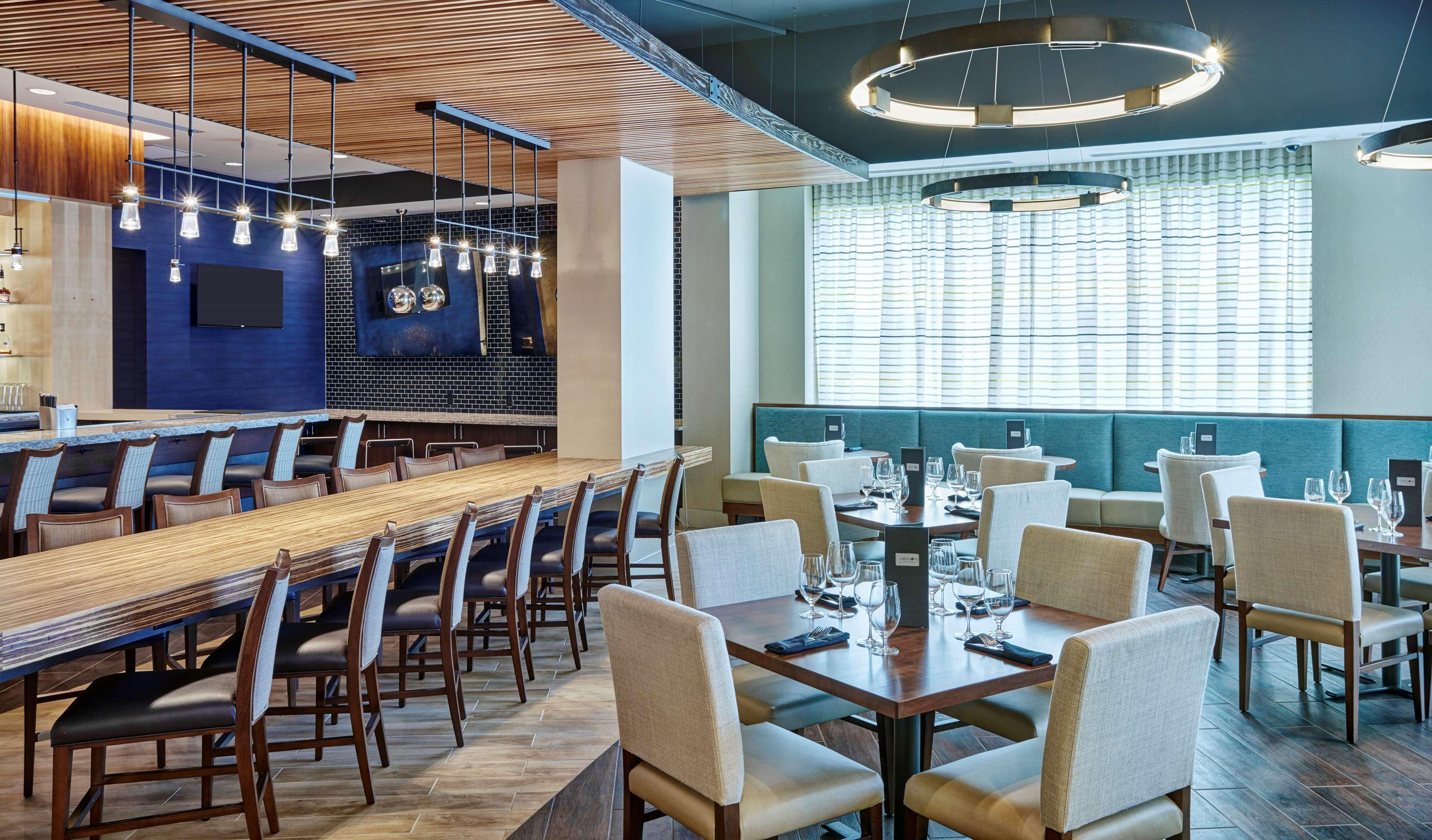 Отель Doubletree By Hilton Charlotte Uptown Экстерьер фото