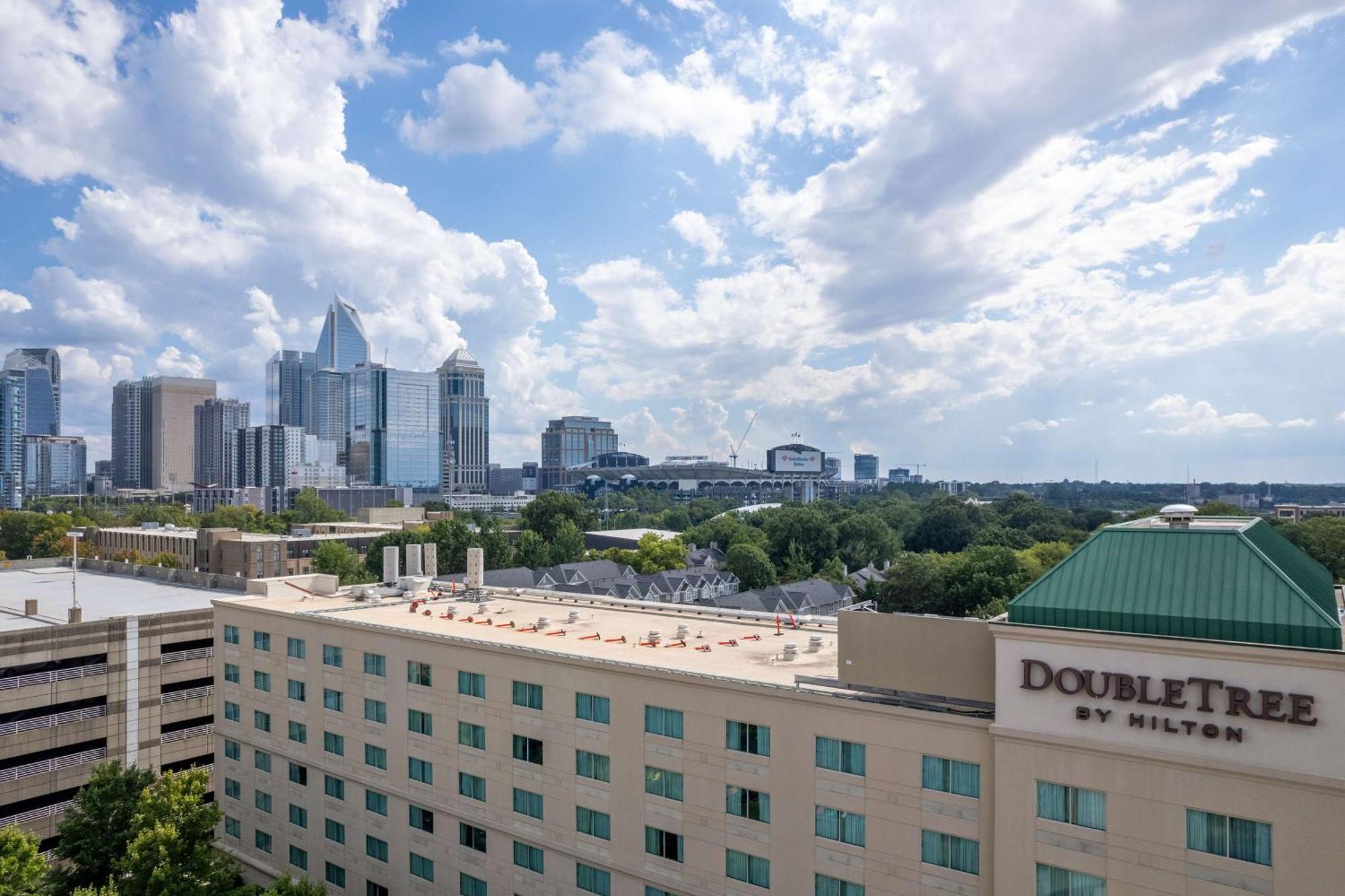 Отель Doubletree By Hilton Charlotte Uptown Экстерьер фото