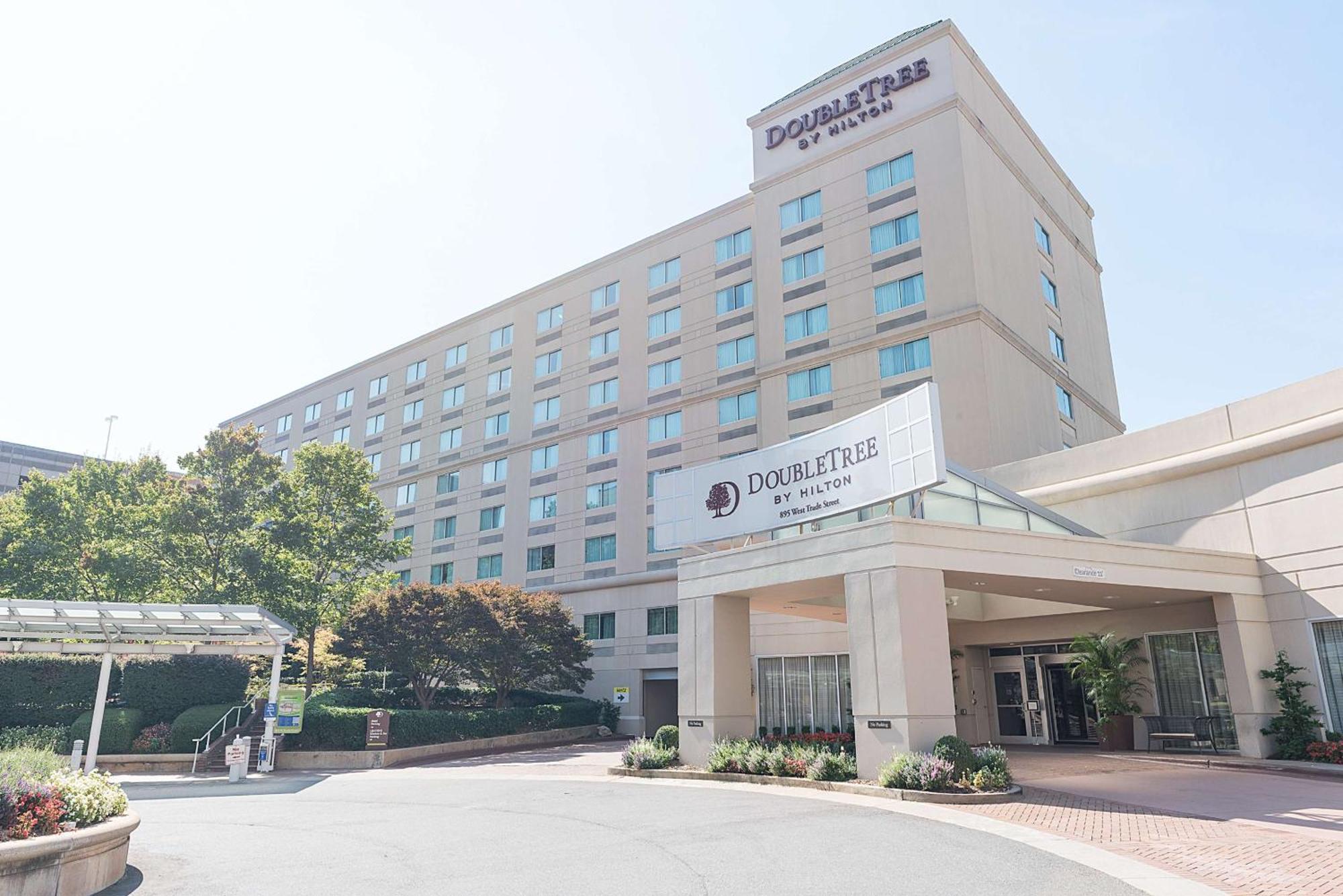 Отель Doubletree By Hilton Charlotte Uptown Экстерьер фото