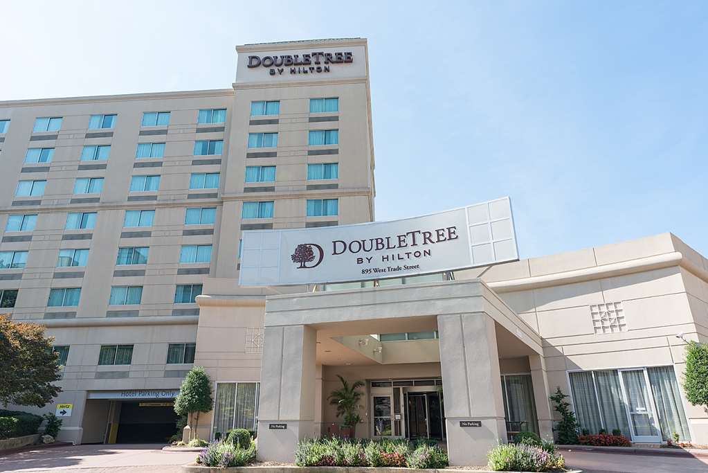 Отель Doubletree By Hilton Charlotte Uptown Экстерьер фото